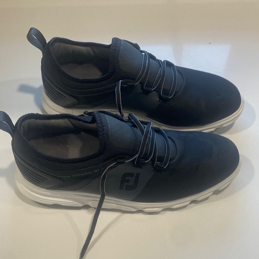 Golf shoes